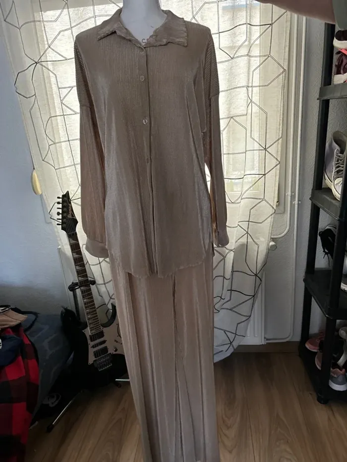 Ensemble beige