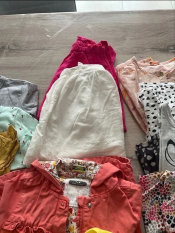 Lot vêtements fille 23/24 mois 