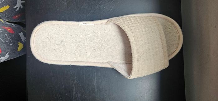 Chaussons ouverts IKEA beige – taille 44 - photo numéro 4