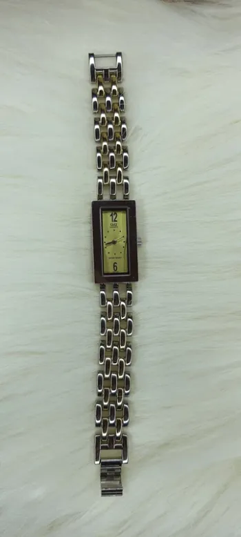 Montre femme "Q&Q"
