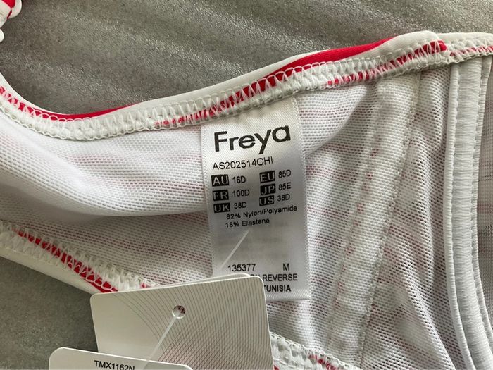 Haut maillot rouge et blanc Freya neuf - photo numéro 11
