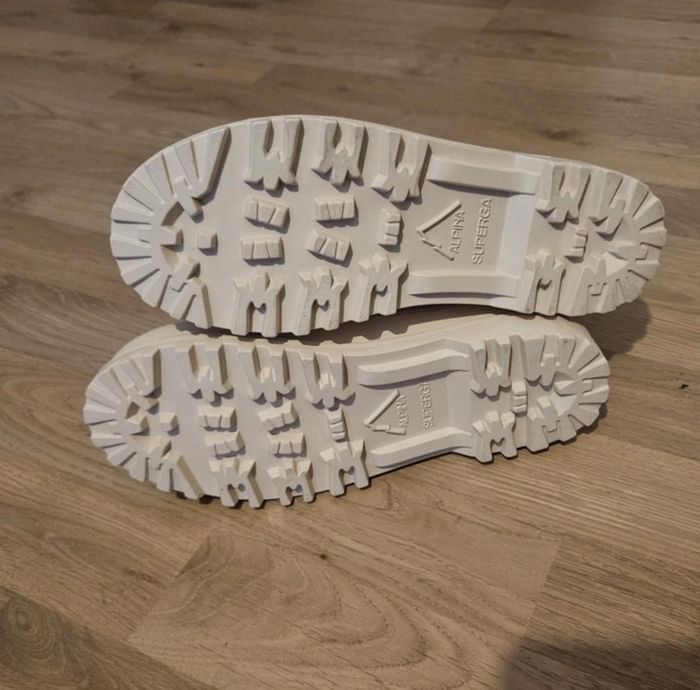 Bottines Superga en cuir noires neuves jamais portées dans leur boîte d'origine taille 38 - photo numéro 7