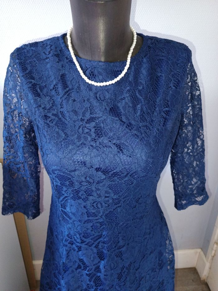 Robe en dentelle - photo numéro 2