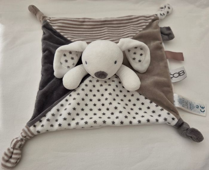 Doudou Lapin carre plat blanc, gris et beige - Étoiles- Obaibi