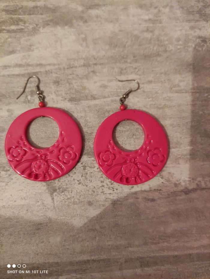 Boucles d'oreilles roses pendantes