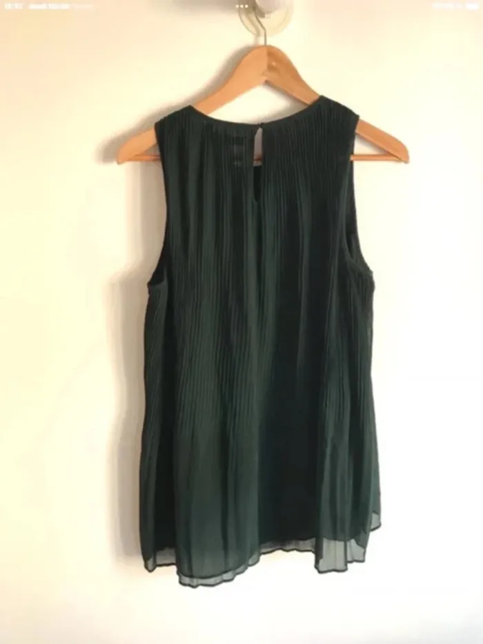 Haut Zara basic sans manches vert sapin plissé taille S - photo numéro 5
