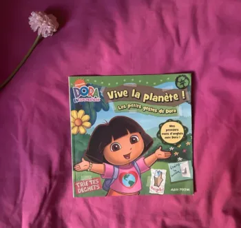 Les petits geste de dora