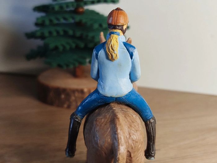 Figurine personnage femme blonde Schleich - photo numéro 2
