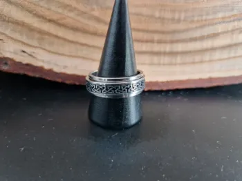 Bague homme argentée en acier inoxydable taille 20 style celtique