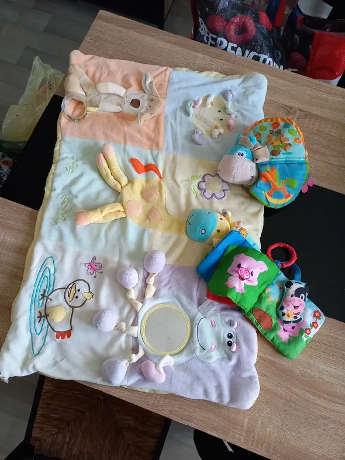 Tapis d'activité et 2 jeux en tissu