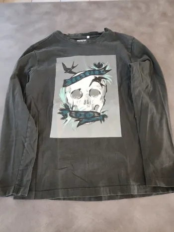 T-shirt Orchestra 12 ans
T-shirt manches longues vert foncé avec motif tête de mort