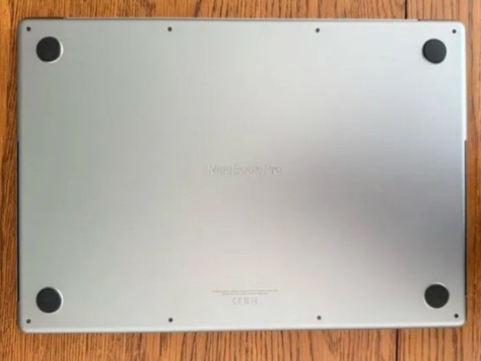 MacBook Pro 16 2023 M2 Pro, 16 Go Ram, stockage 500 Go, Batterie 97% en parfait état - photo numéro 3