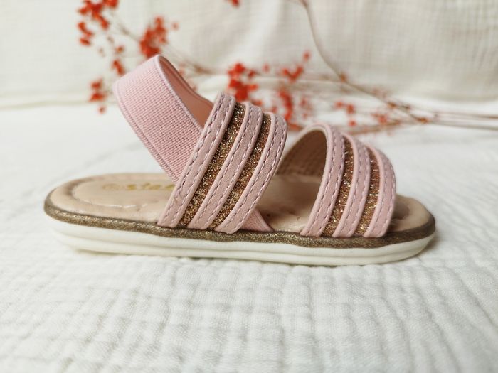 Petites sandales pour fille pointure 19 - photo numéro 3
