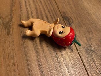 Lot Figurine bébé fraise + pâte à modeler Minnie