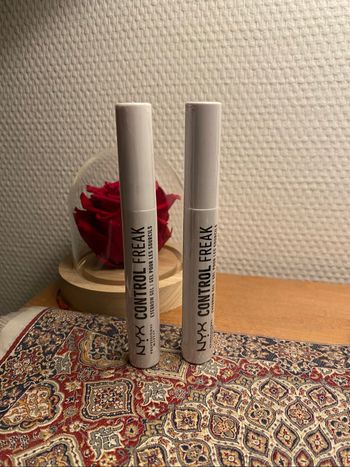 Lot 2 nyx control freak gel sourcils