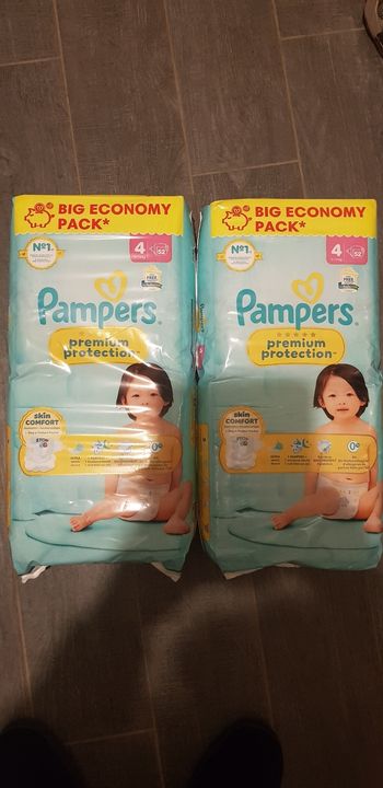 Couches  Pampers  premium taille  4 
