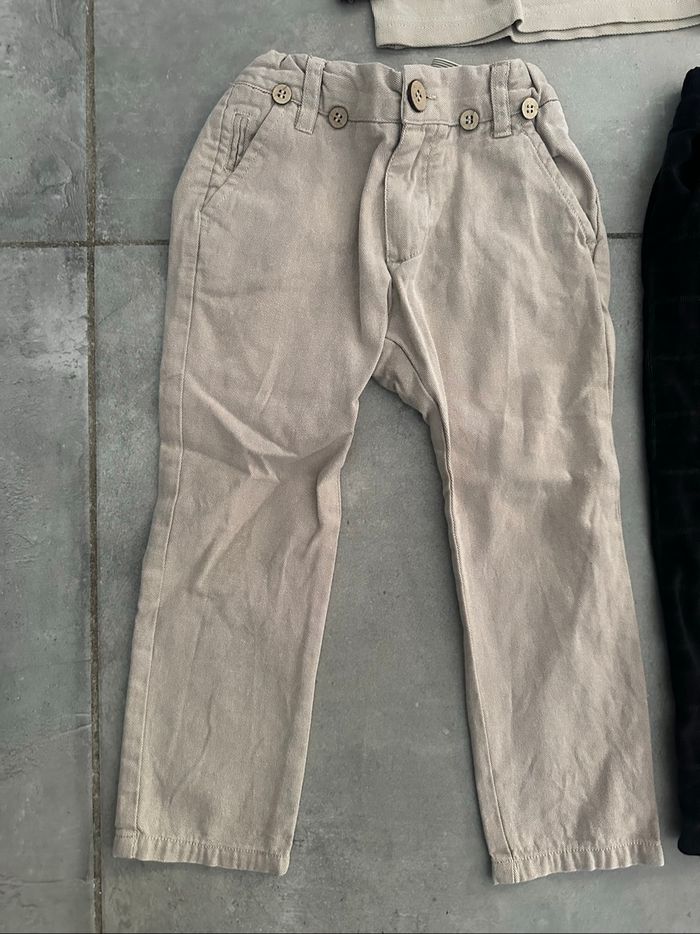 Lot de 2pantalons Zara beige et velours à rayures taille 2/3 ans avec polo beige Okaïdi - photo numéro 2