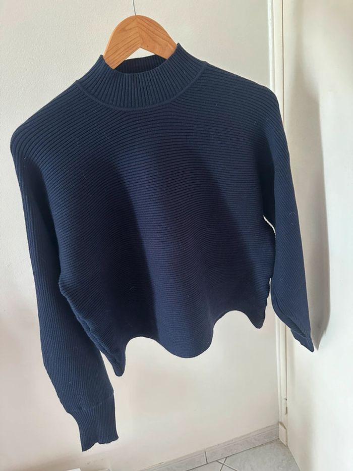 Pull col roulé bleu marine bershka