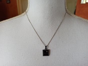 Collier pendentif carré