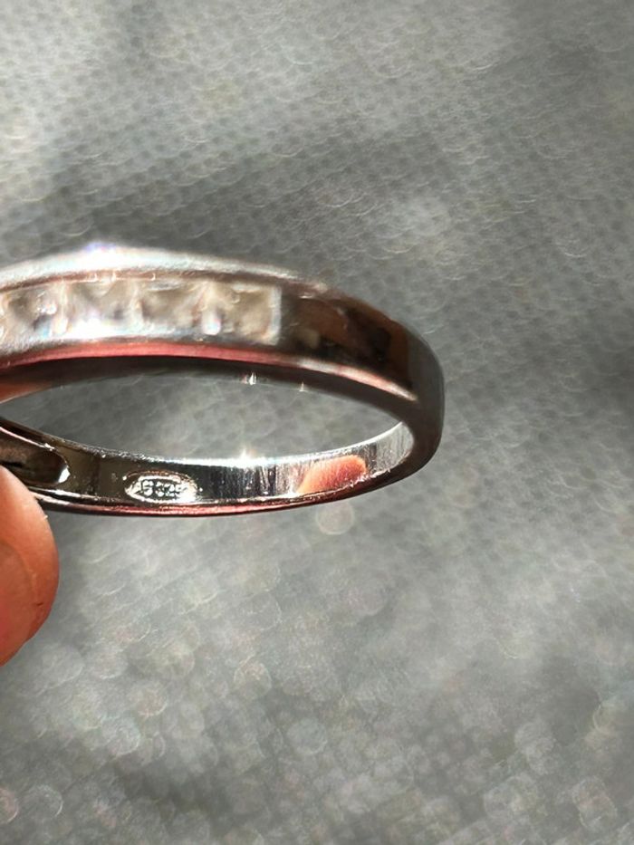 Jolie bague en argent massif avec pierres blanches T. 54 femme TBE - photo numéro 8