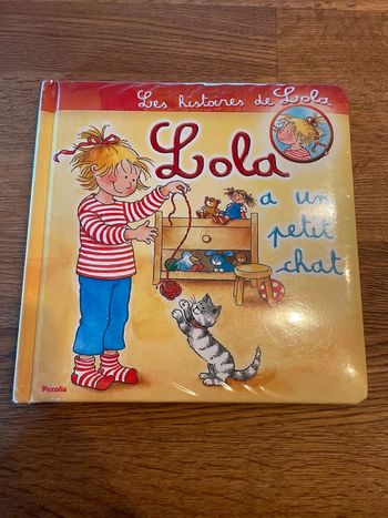 Livre Les histoires de Lola Lola a un petit chat