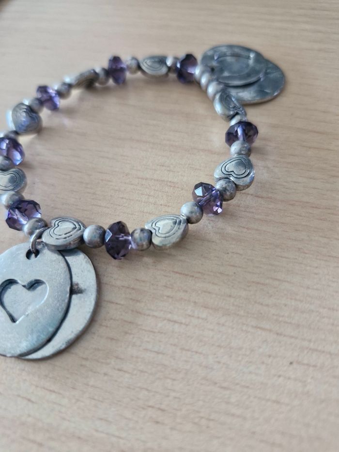 Bracelet fantaisie métal et plastique avec breloques 9 - photo numéro 2