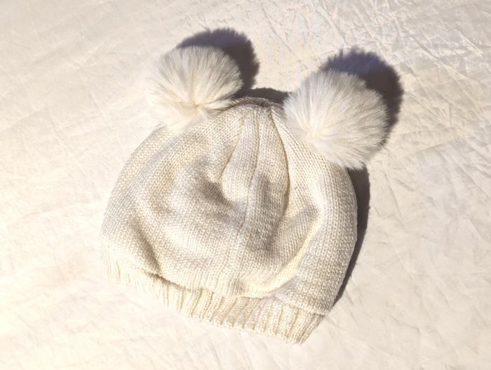 Petit Bonnet Blanc Petits Pompons Ronds Vêtement Accessoire Petits Enfants Bébés - photo numéro 4