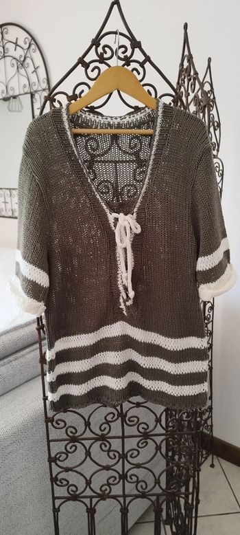 Haut léger manches 3/4. Neuf. Taille 40