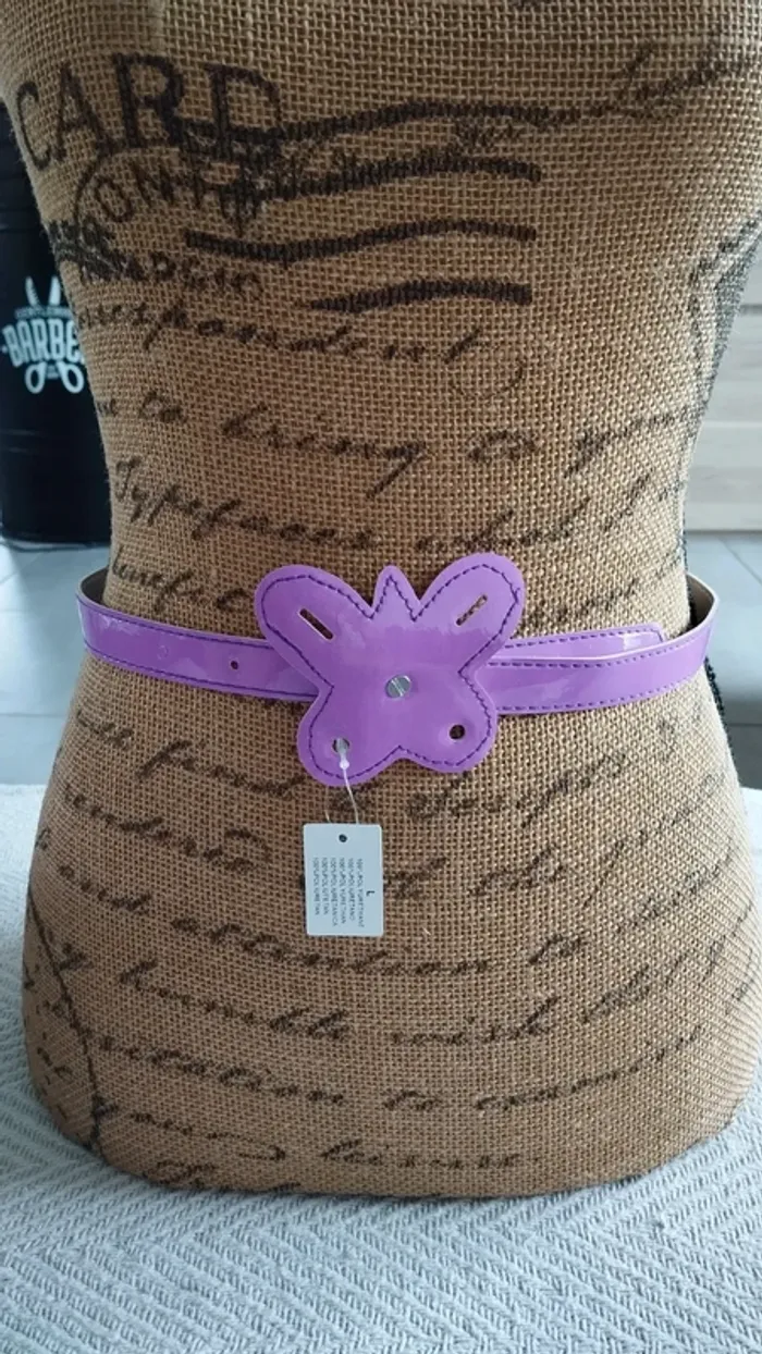 Superbe ceinture violette 60 cm brillante