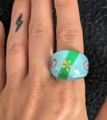 Bague en résine style vintage