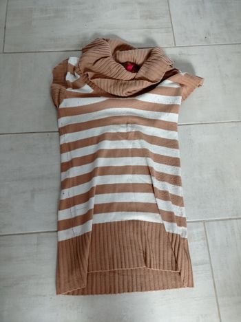 Pull marron et blanc