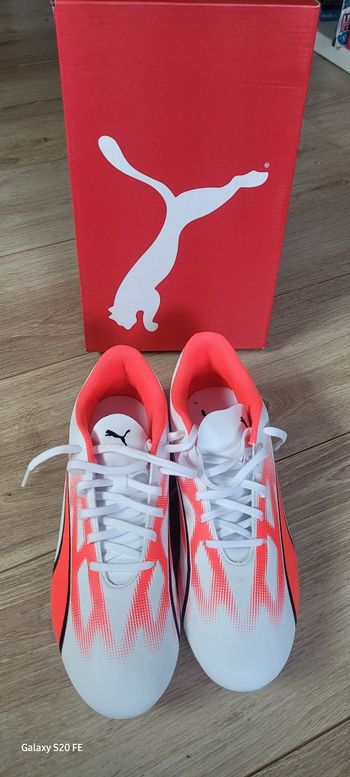 chaussure de foot  Puma  neuve   taille 44  Ultra Play FG/AG
