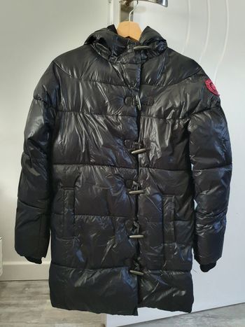 Manteau noir avec boutons