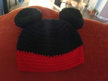 Bonnet bébé au crochet Mickey – Fait main – Taille naissance à 6 mois