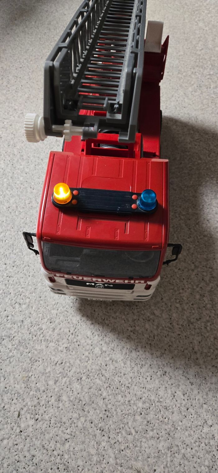 Camion pompiers MAN grande échelle - Bruder - photo numéro 3