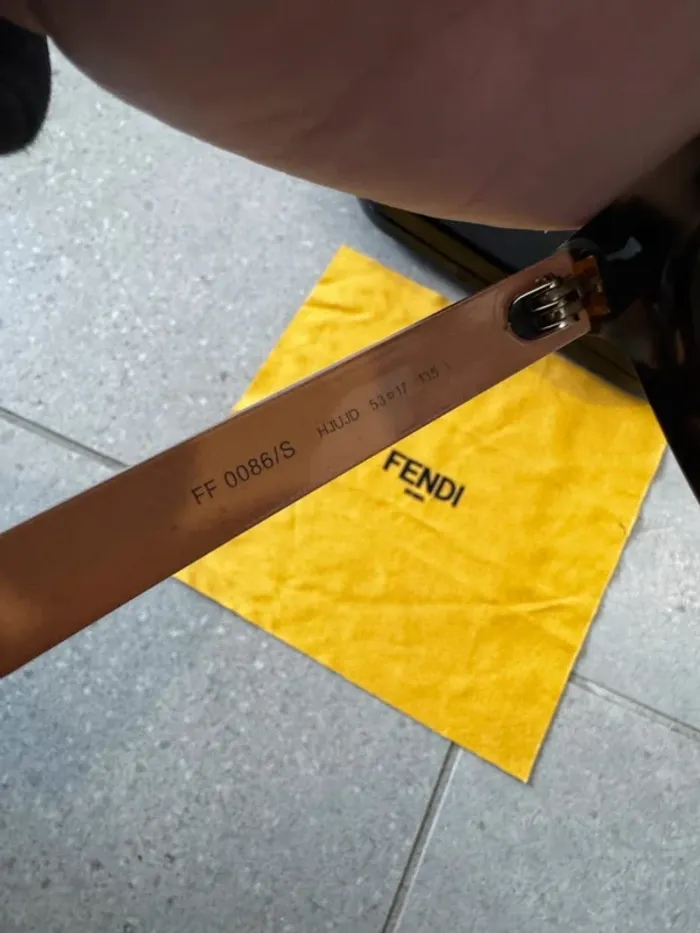 Lunettes de soleil Fendi, ref : FF0086/S, très bon état - photo numéro 5