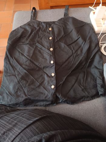 Débardeur avec bouton noir taille 46