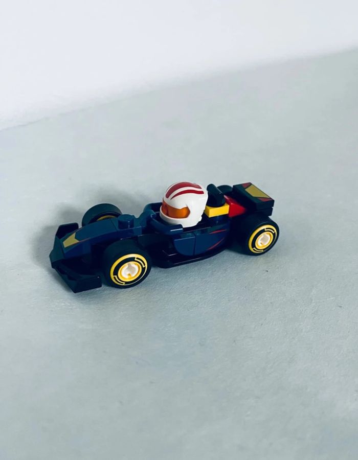 Minifigurine LEGO Série Formule 1 (71049) N 1 RB20 - Très bon état - photo numéro 2