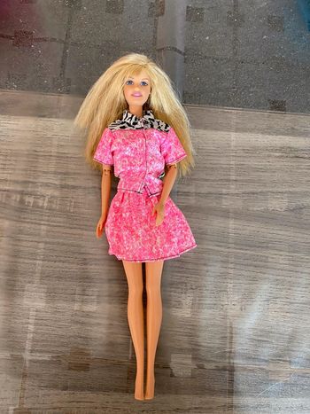 Barbie articulée Mattel