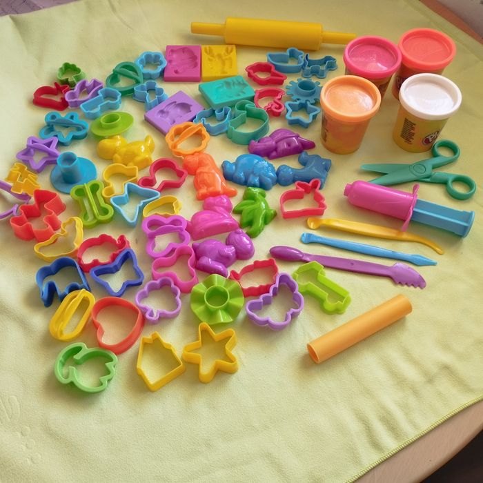 64 Moules pour pâte à modeler + pots - photo numéro 3
