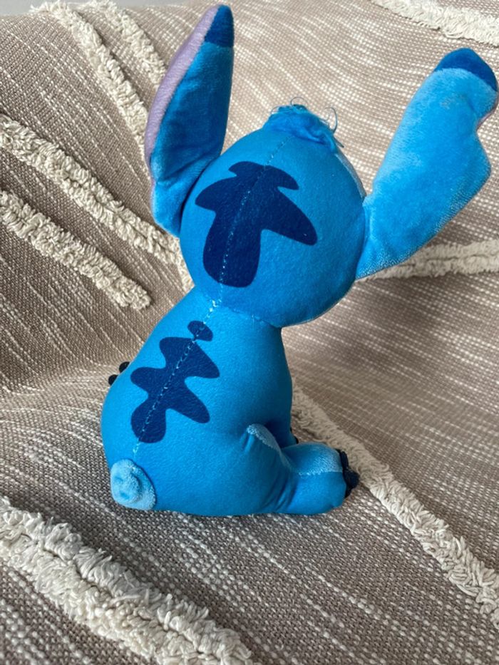 Peluche doudou interactif 22cm Disney stitch bleu très bon état - photo numéro 3