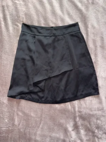 Jupe femme Cloothes taille L noir en très bon état.