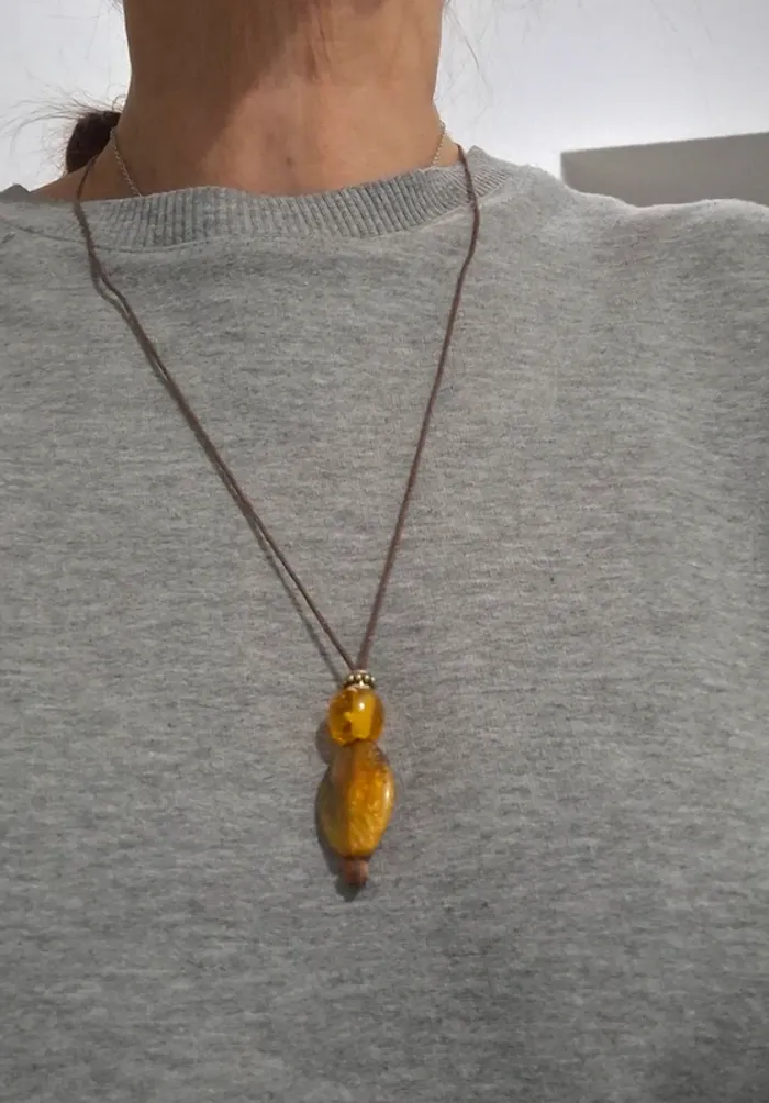 Collier breloques sur cordelette - photo numéro 2