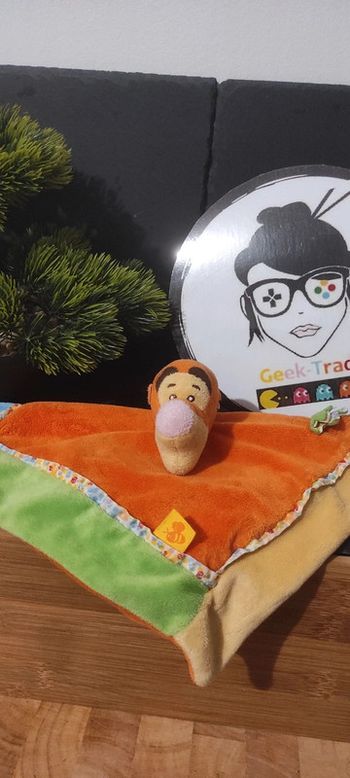 Doudou plat Tigrou Disney Baby Nicotoy Feuille abeille orange bleu vert jaune rouge