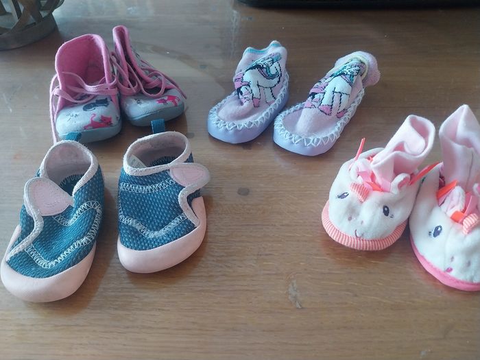 Lot de chaussures et chaussons - photo numéro 4