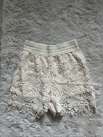 Short dentelle