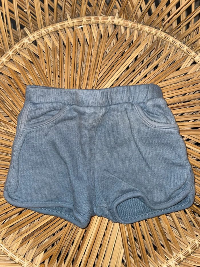 Lot de 3 shorts (1 de 18 mois et 2 de 24 mois) - photo numéro 2
