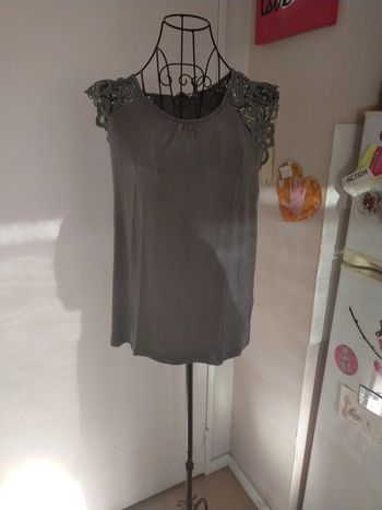 Magnifique tee-shirt femme avec dentelle