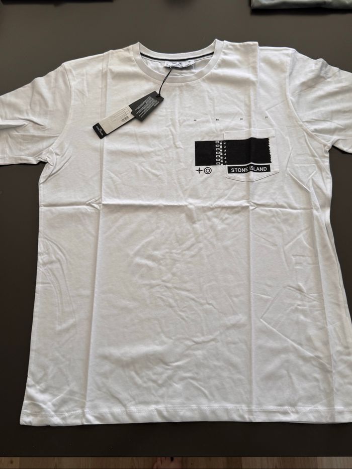 T-shirt stone island