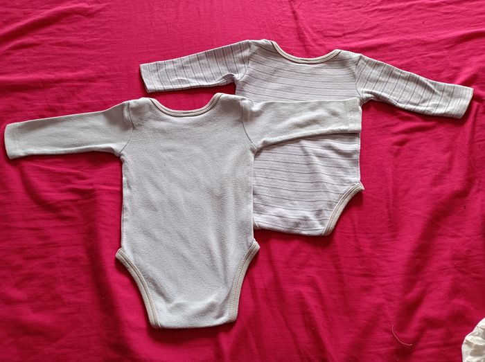 Bodies taille 9 mois - photo numéro 3
